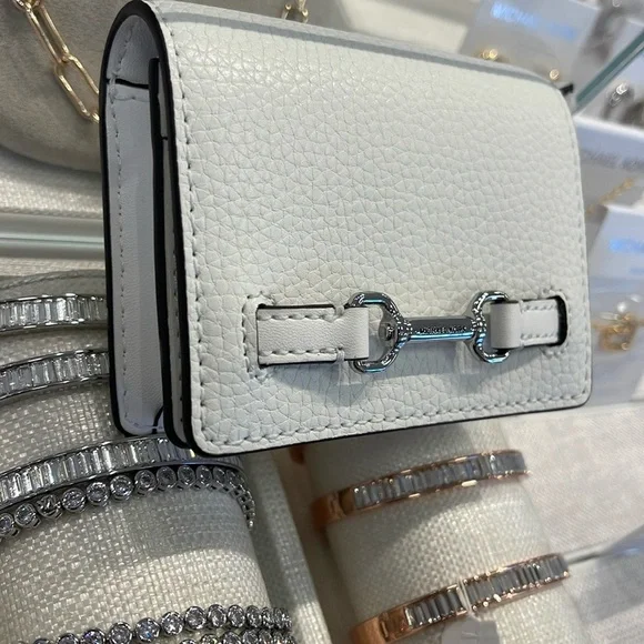 MICHAEL KORS Carson Small Pebbled Leather Wallet
OPTIC WHITE
NWT - Picture 8 of 16